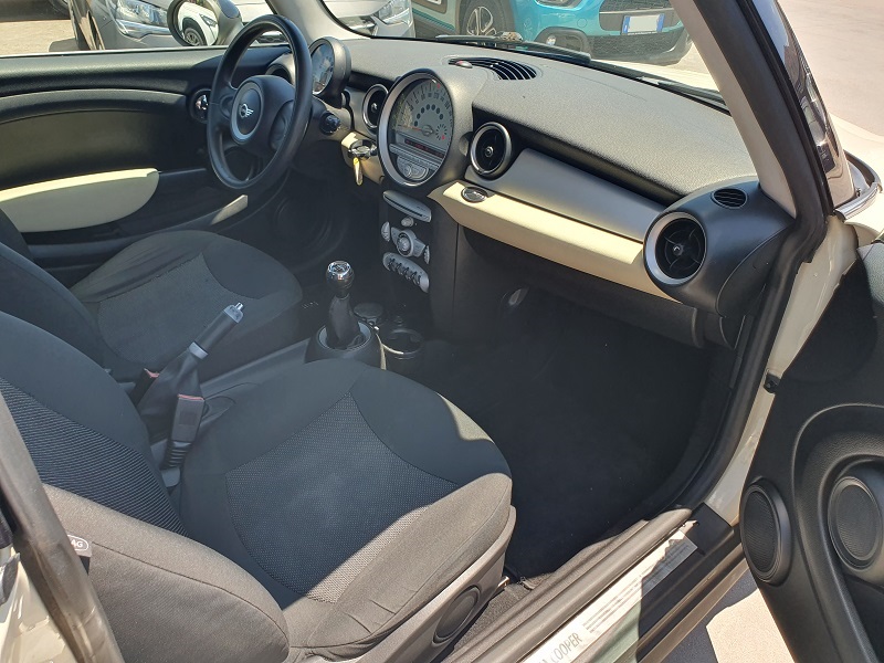 
								MINI Cooper D 1.6D 110CV Cooper D full									