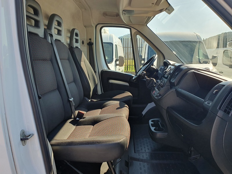 
								PEUGEOT Boxer 333 2.2 BlueHDI 140CV S&S Cargo L2H2 full									