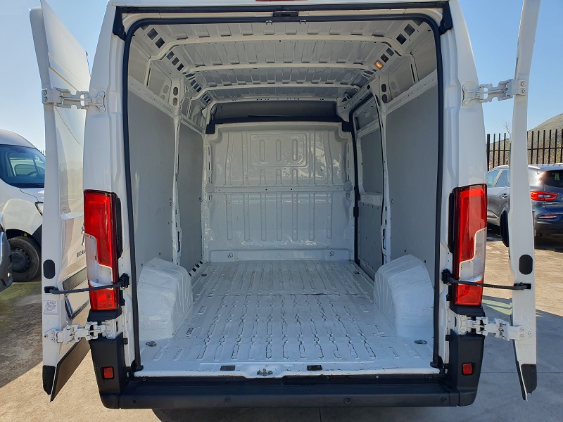 
								PEUGEOT Boxer 333 2.2 BlueHDI 140CV S&S Cargo L2H2 full									
