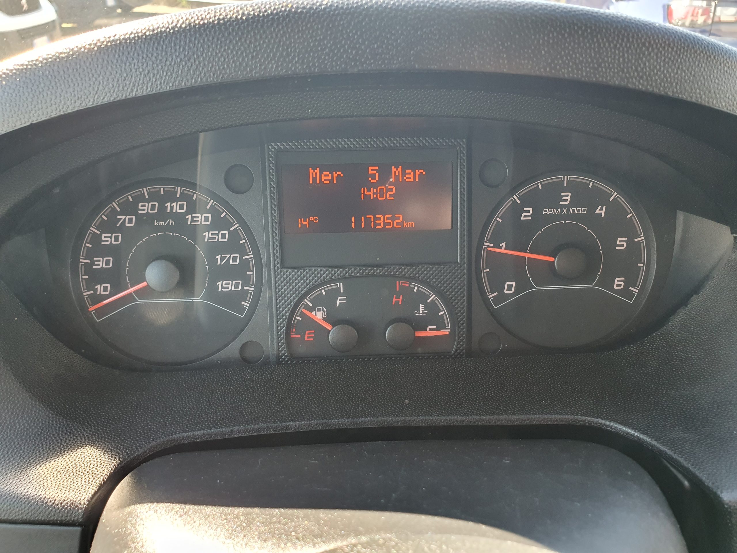 
								PEUGEOT Boxer 333 2.2 BlueHDI 140CV S&S Cargo L2H2 full									