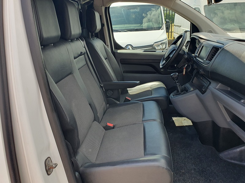 
								PEUGEOT Expert 2.0 BlueHDI 120CV S&S L3H1 Cargo Premium Long full									