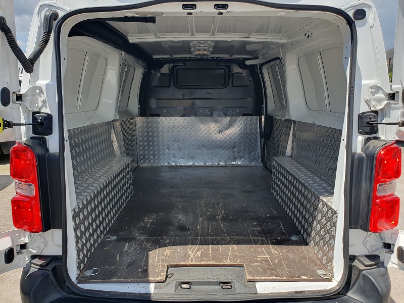 
								PEUGEOT Expert 2.0 BlueHDI 120CV S&S L3H1 Cargo Premium Long full									