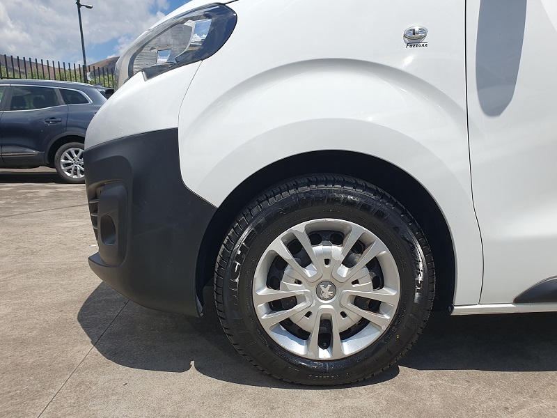 
								PEUGEOT Expert 2.0 BlueHDI 120CV S&S L3H1 Cargo Premium Long full									