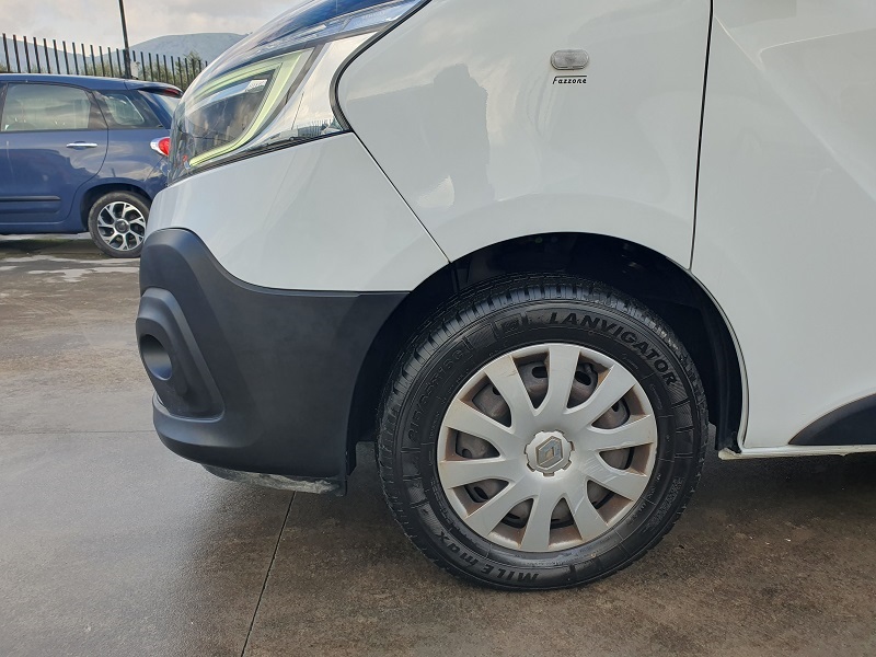 
								RENAULT Trafic T29 2.0 dCi 120CV S&S PL-TN M1 9 Posti Zen Heavy full									