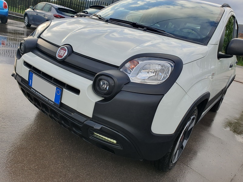 
								FIAT Panda 1.0 FireFly 70CV S&S Hybrid City Cross full									