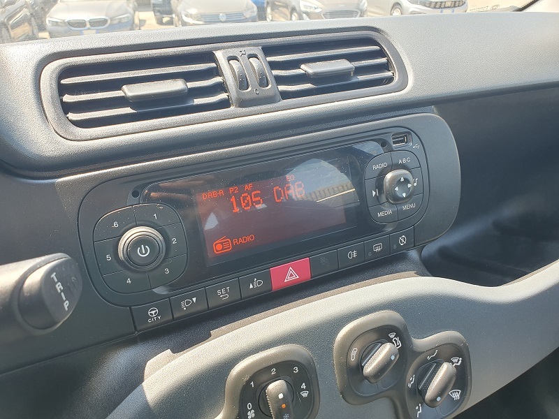 
								FIAT Panda 1.0 FireFly 70CV S&S Hybrid Easy full									