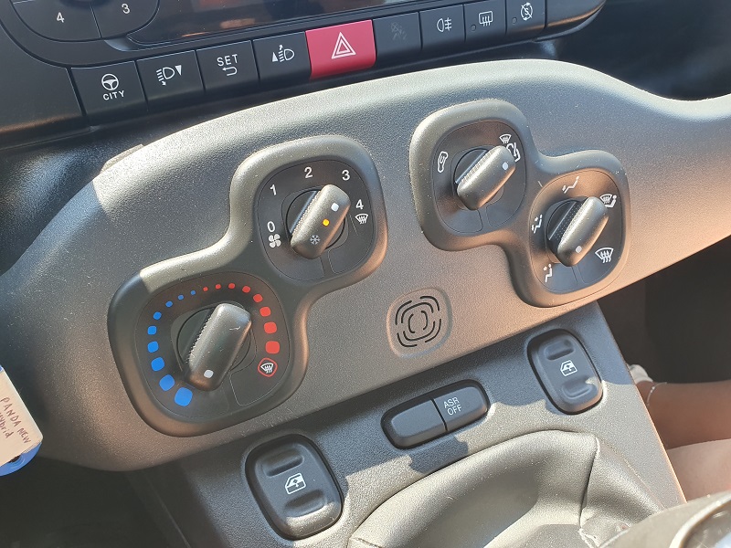 
								FIAT Panda 1.0 FireFly 70CV S&S Hybrid Easy full									