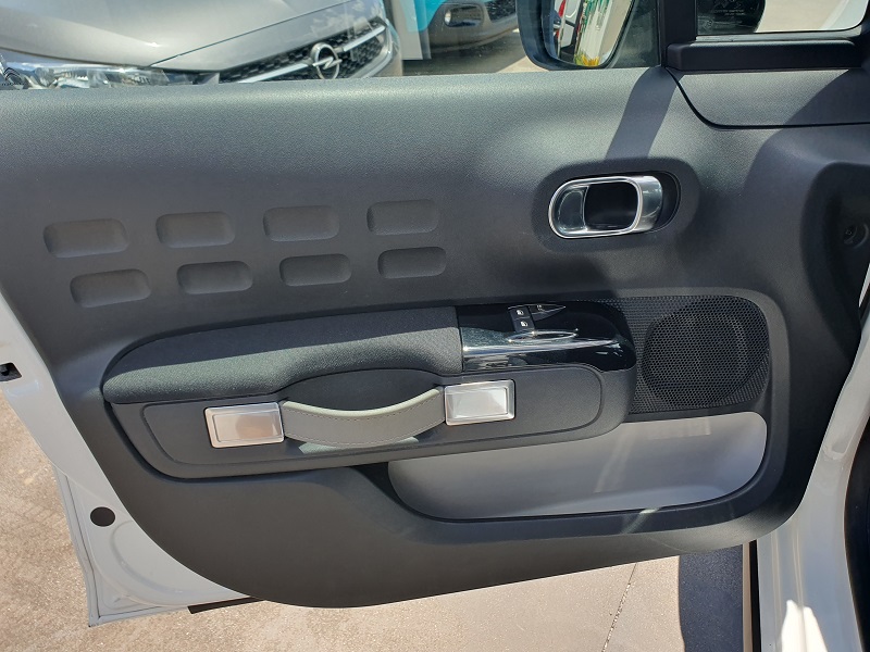 
								CITROËN C3 1.2 PureTech 83CV S&S Shine full									