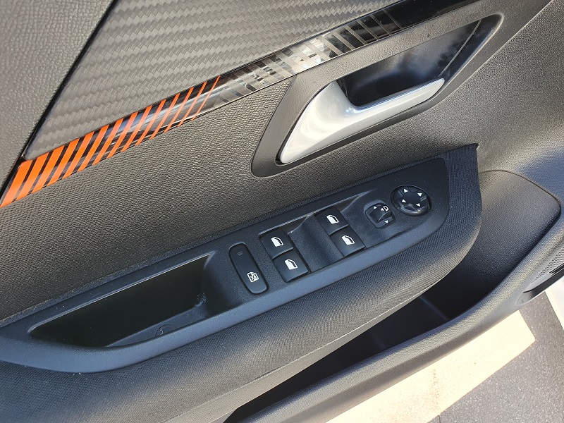 
								Peugeot e-208 136CV Motore Elettrico Active Pack 50kWh full									