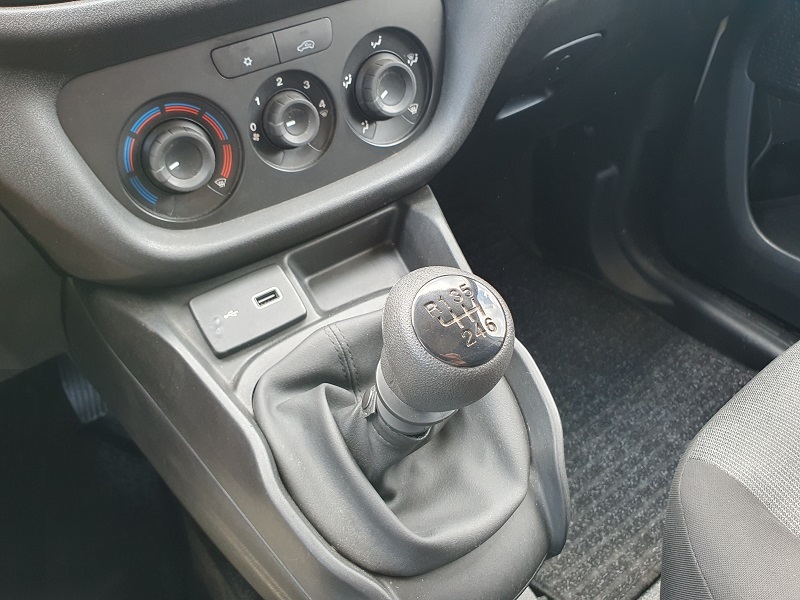 
								FIAT Doblò 1.6 MultiJet-2 105CV E6 S&S Doppia Porta Lat. Lounge full									