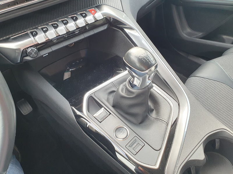 
								PEUGEOT 5008 1.5 BlueHDI 130CV S&S Allure full									