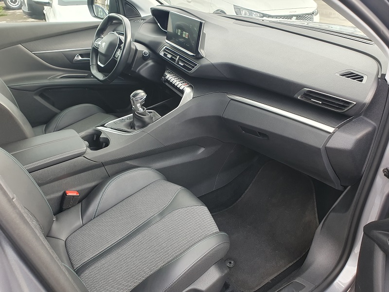 
								PEUGEOT 5008 1.5 BlueHDI 130CV S&S Allure full									
