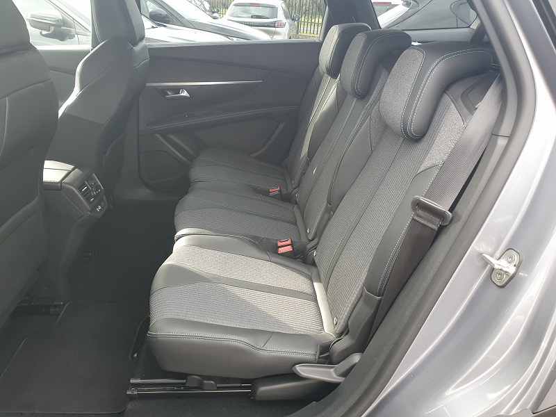 
								PEUGEOT 5008 1.5 BlueHDI 130CV S&S Allure full									