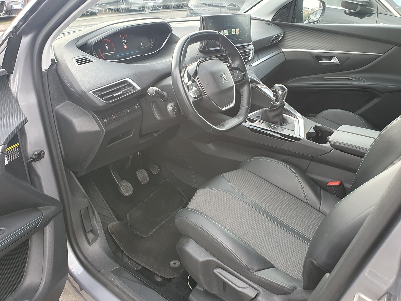 
								PEUGEOT 5008 1.5 BlueHDI 130CV S&S Allure full									