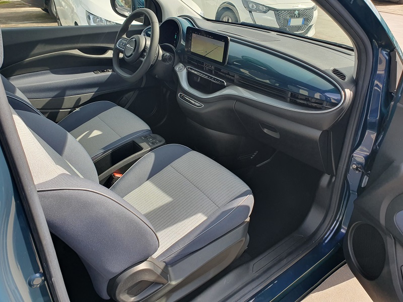 
								FIAT Nuova 500e 118CV Berlina 3 Porte Icon 42kWh full									