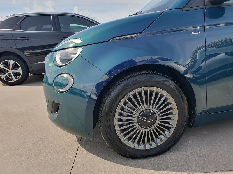 
								FIAT Nuova 500e 118CV Berlina 3 Porte Icon 42kWh full									