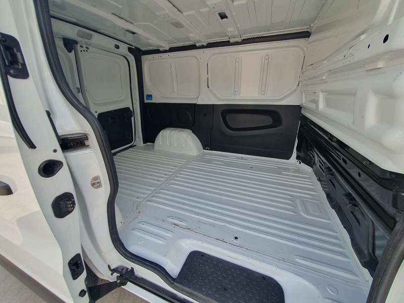 
								NISSAN Primastar 29 2.0 dCi 110CV S&S L1H1 Van Acenta full									