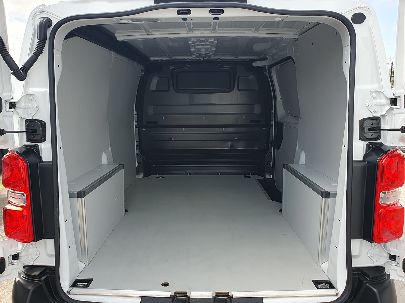 
								FIAT Scudo 2.0 BlueHDI 145CV S&S Cargo L2H1 Business full									