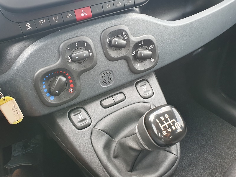 
								FIAT Panda 1.0 FireFly 70CV S&S Hybrid MY24 full									