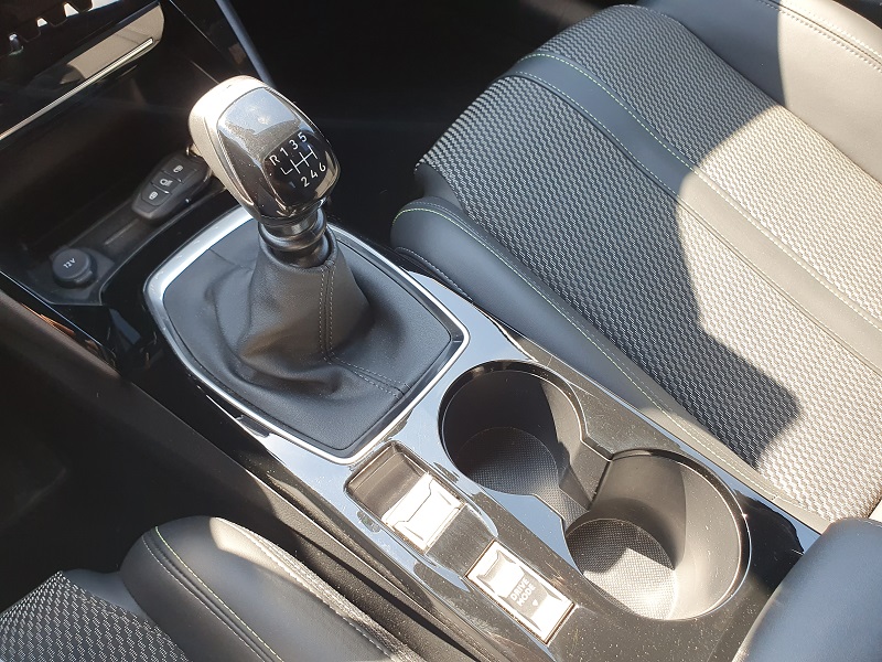 
								PEUGEOT 208 NEW 1.2 PureTech Turbo 100CV S&S GT full									