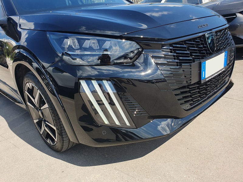 
								PEUGEOT 208 NEW 1.2 PureTech Turbo 100CV S&S GT full									
