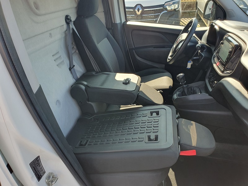 
								FIAT Professional Doblò 1.6 MJ-2 120CV PC-TN Cargo 3 Posti P. Lat. Lounge full									