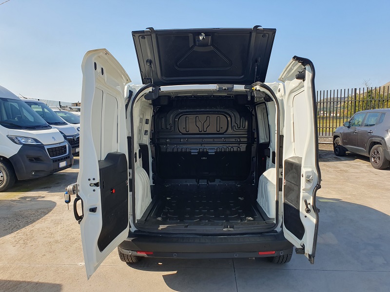 
								FIAT Professional Doblò 1.6 MJ-2 120CV PC-TN Cargo 3 Posti P. Lat. Lounge full									