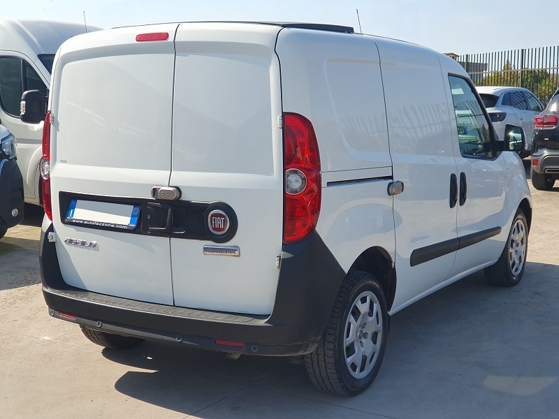 
								FIAT Professional Doblò 1.6 MJ-2 120CV PC-TN Cargo 3 Posti P. Lat. Lounge full									