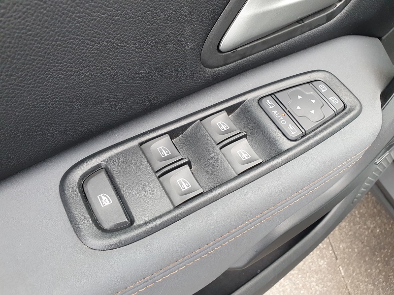 
								DACIA Duster 1.0 TCe 101CV GPL 4×2 Extreme full									