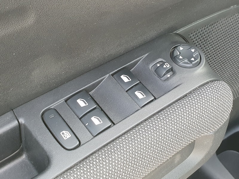 
								CITROËN C3 Aircross 1.2 PureTech Turbo 110CV SHINE full									