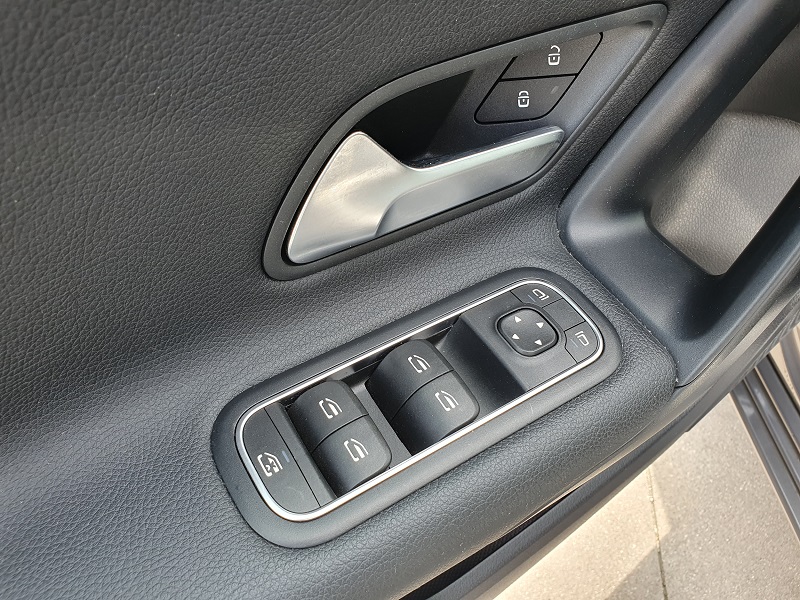 
								MERCEDES-BENZ Classe A 180d 2.0 116CV Business full									