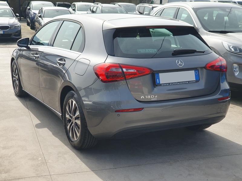 
								MERCEDES-BENZ Classe A 180d 2.0 116CV Business full									