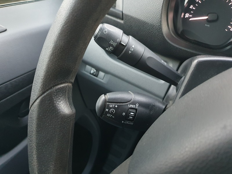 
								OPEL Vivaro D 1.5D 100CV L1H1 Cargo P. Lat. S Essentia full									