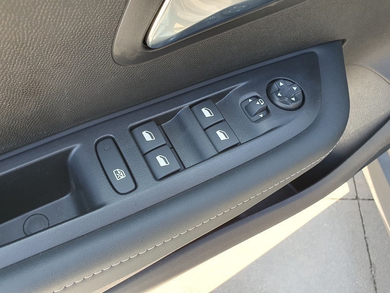 
								PEUGEOT NEW 208 1.2 PT Turbo 100CV S&S Allure full									