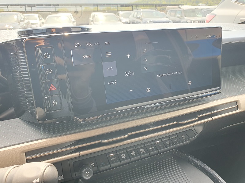 
								LANCIA Ypsilon 1.2 Turbo Hybrid 100CV MHEV 48V e-DCT full									