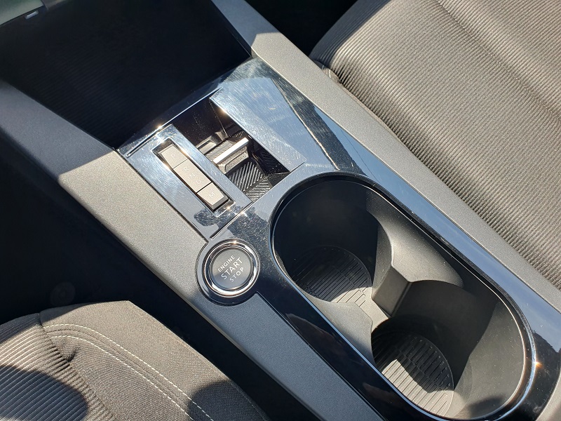 
								LANCIA Ypsilon 1.2 Turbo Hybrid 100CV MHEV 48V e-DCT full									