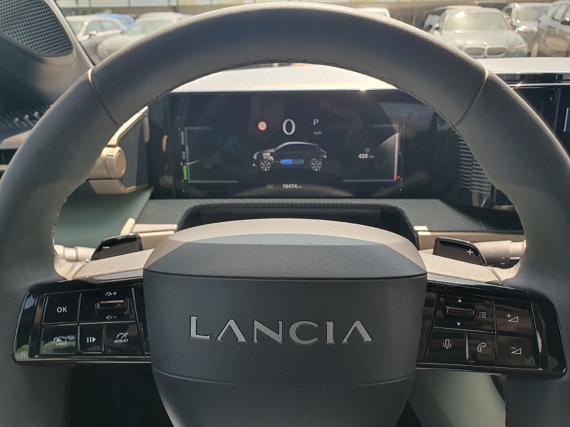 
								LANCIA Ypsilon 1.2 Turbo Hybrid 100CV MHEV 48V e-DCT full									