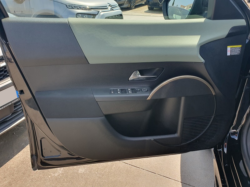 
								LANCIA Ypsilon 1.2 Turbo Hybrid 100CV MHEV 48V e-DCT full									