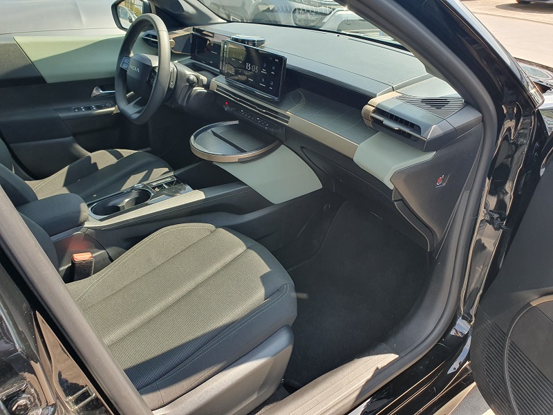 
								LANCIA Ypsilon 1.2 Turbo Hybrid 100CV MHEV 48V e-DCT full									