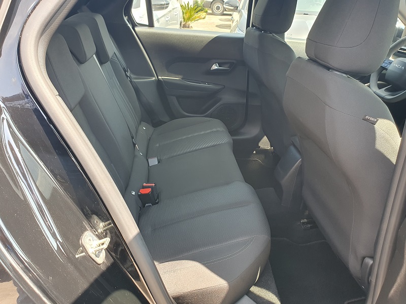 
								LANCIA Ypsilon 1.2 Turbo Hybrid 100CV MHEV 48V e-DCT full									