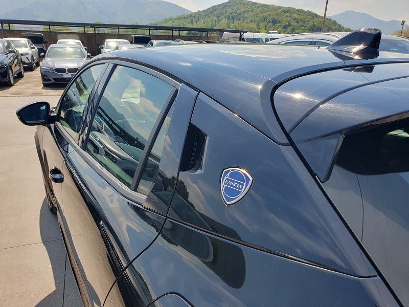 
								LANCIA Ypsilon 1.2 Turbo Hybrid 100CV MHEV 48V e-DCT full									