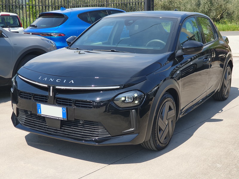 
								LANCIA Ypsilon 1.2 Turbo Hybrid 100CV MHEV 48V e-DCT full									