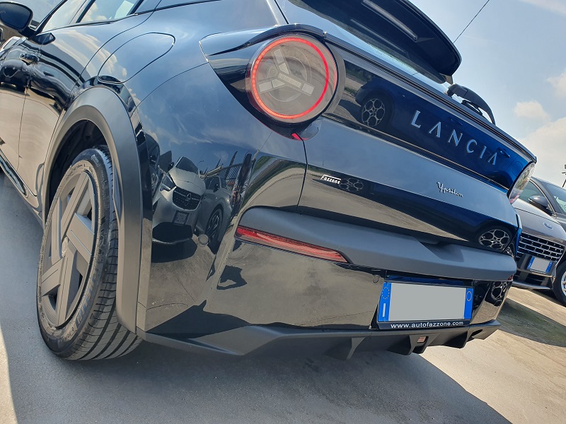 
								LANCIA Ypsilon 1.2 Turbo Hybrid 100CV MHEV 48V e-DCT full									