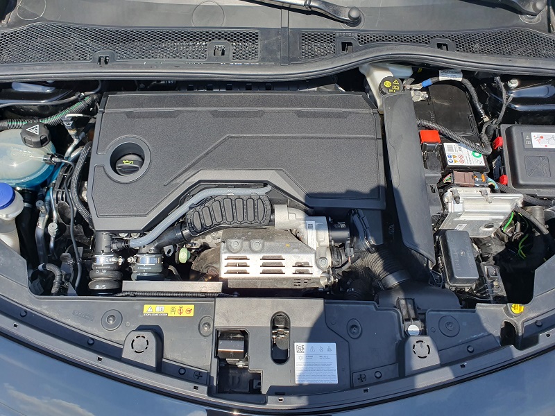 
								LANCIA Ypsilon 1.2 Turbo Hybrid 100CV MHEV 48V e-DCT full									