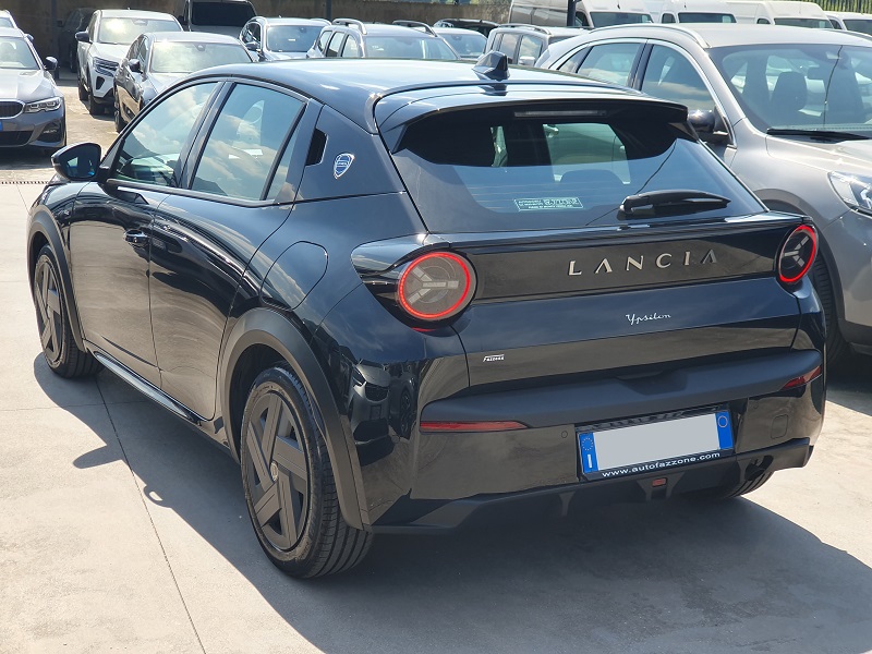 
								LANCIA Ypsilon 1.2 Turbo Hybrid 100CV MHEV 48V e-DCT full									