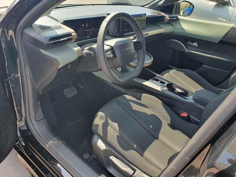 
								LANCIA Ypsilon 1.2 Turbo Hybrid 100CV MHEV 48V e-DCT full									