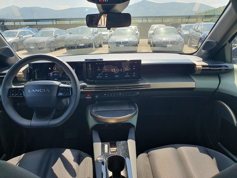 
								LANCIA Ypsilon 1.2 Turbo Hybrid 100CV MHEV 48V e-DCT full									