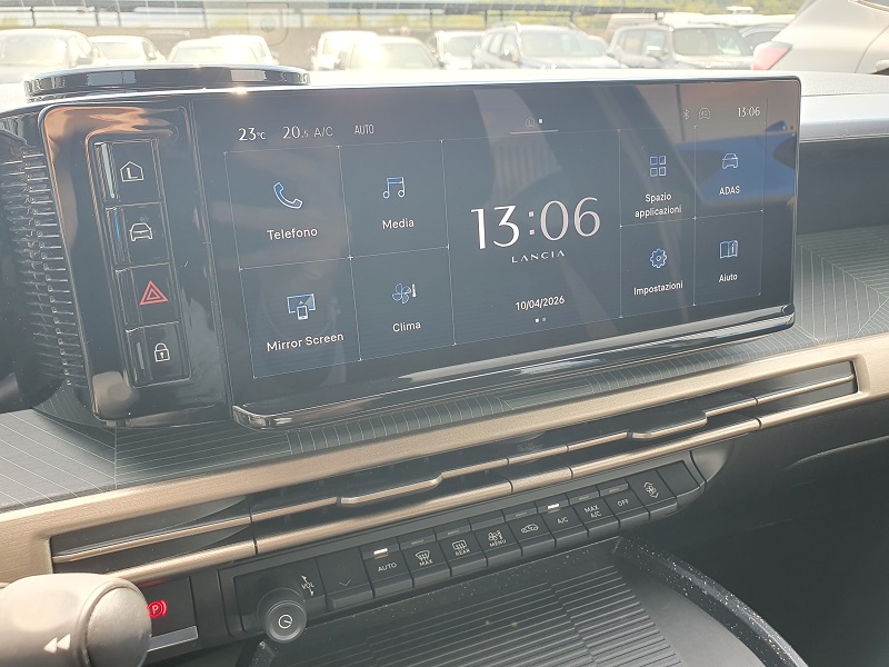 
								LANCIA Ypsilon 1.2 Turbo Hybrid 100CV MHEV 48V e-DCT full									