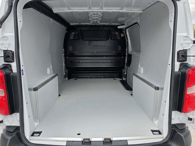 
								CITROËN Jumpy 1.5 BlueHDi 120CV L2H1 Cargo P. Lat. M Club full									
