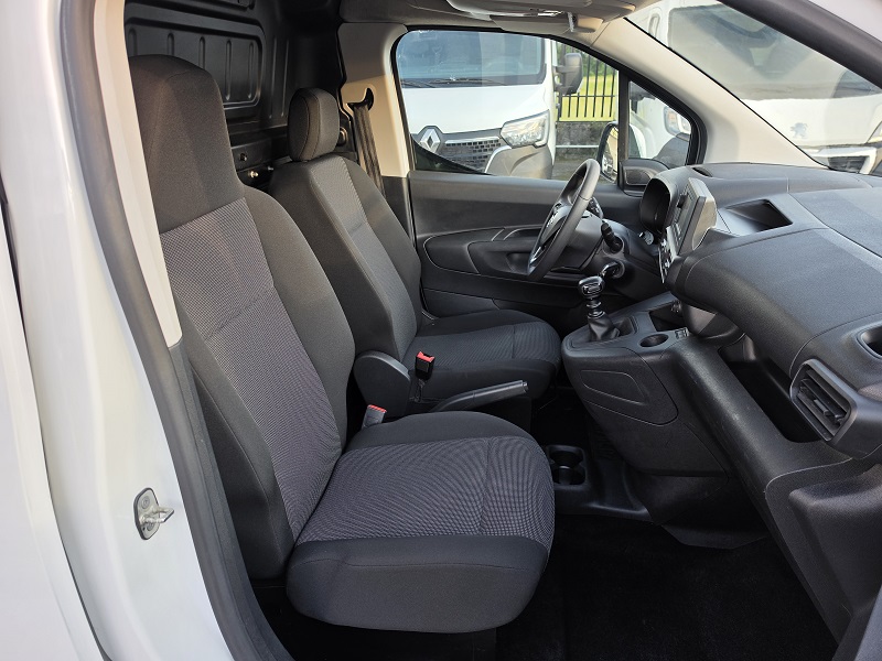 
								OPEL Combo E 1.5D 100CV L1 650Kg Cargo Edition full									